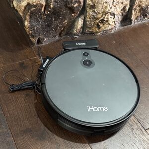 iHome Smart Vacuum in Dark Gray
